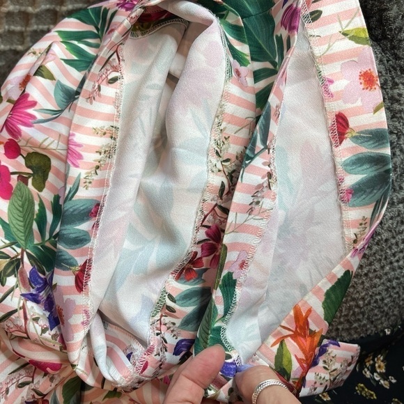 Gianni & Bini Striped Floral Wide Leg Belted Pants | Size 8 - Picture 12 of 13